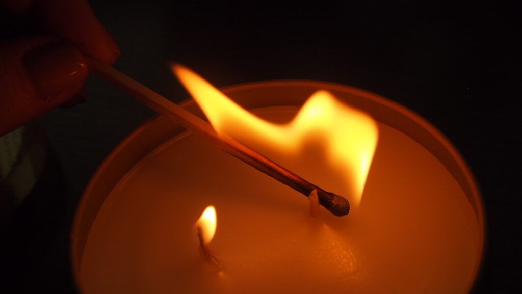 Świeca zapachowa Candle-lite CLCo Amber Orchid recenzje świec opinia