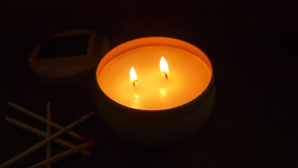 Świeca zapachowa Candle-lite CLCo Amber Orchid recenzje świec opinia