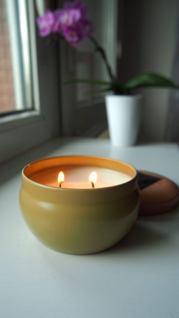Świeczka zapachowa Candle-lite CLCo Amber Orchid recenzje świec opinia